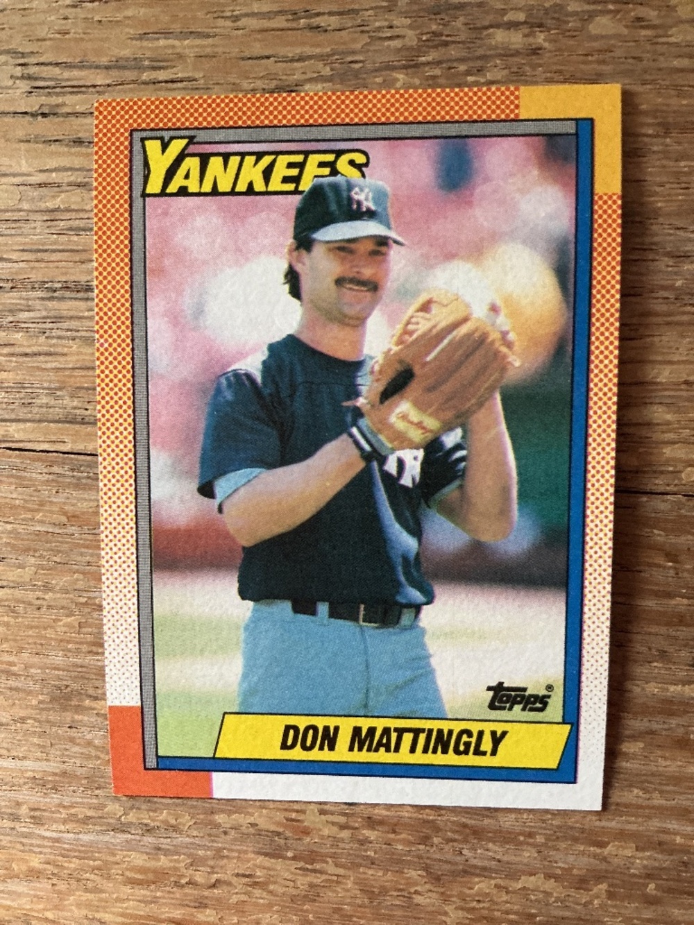 Don Mattingly Baseball  Card 1990 Topps #200  NY Yankees 1B